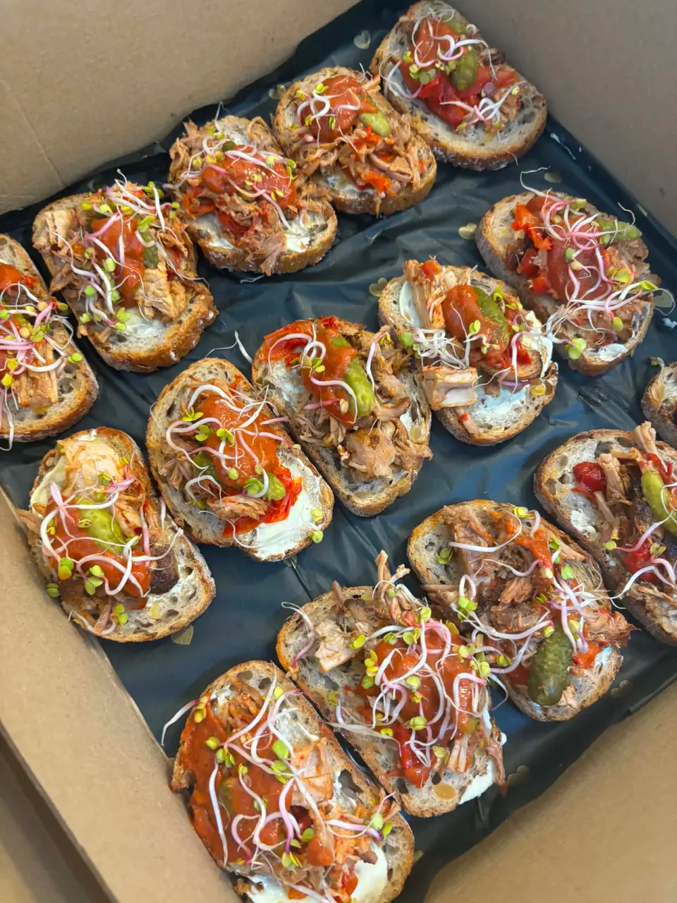 Grzanki i crostini na imprezę - finger food Rogalove